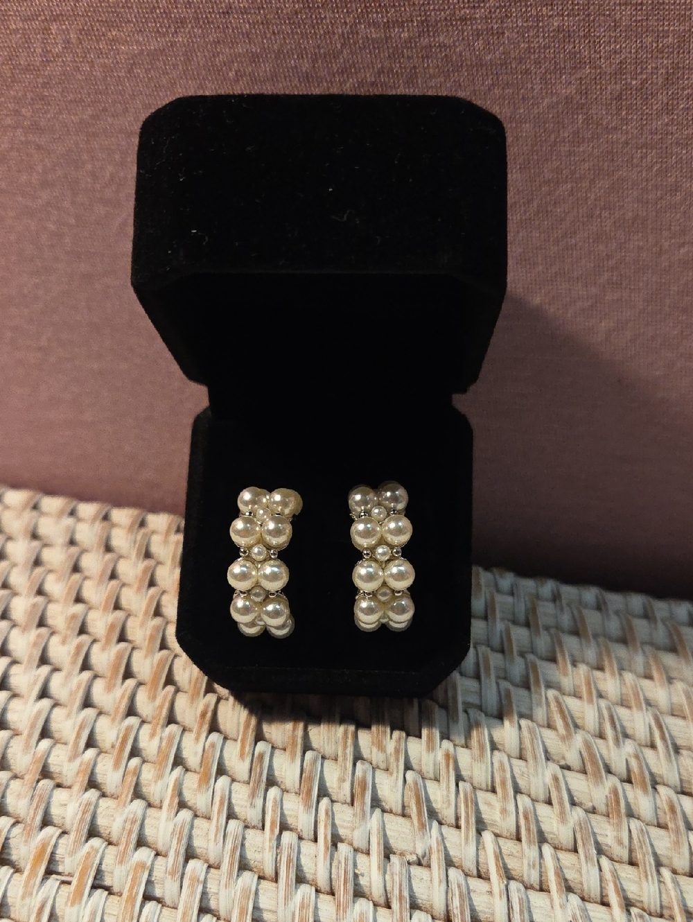 Pearl Cluster Hoop Earrings - Cream Pearl Accent